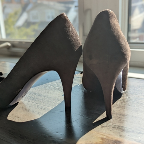 LORIBLU Pumps in Brown Suede with chrome bow embellishment 38 - Picture 4 of 8